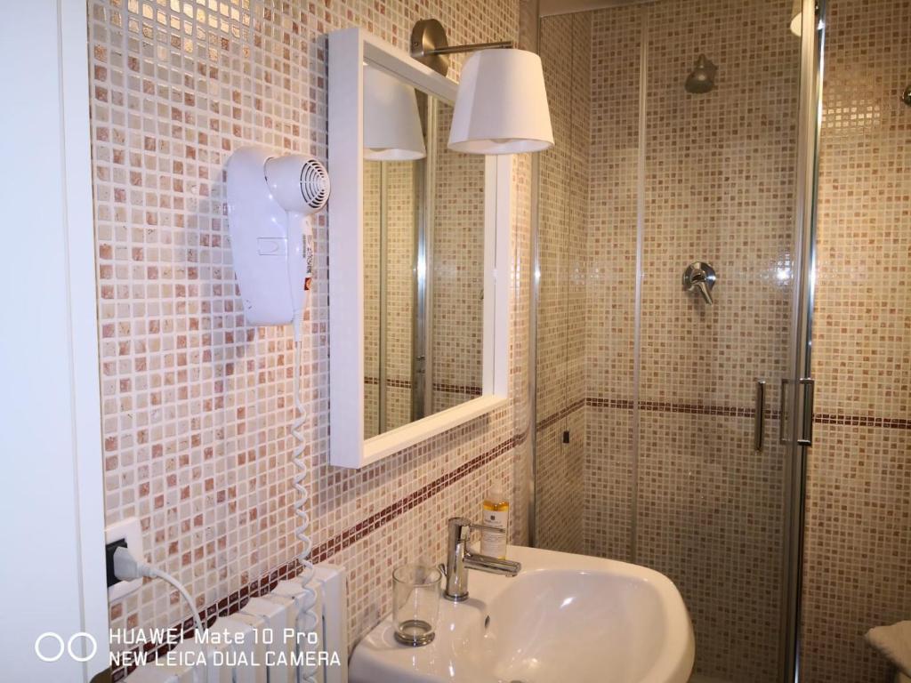 Koupelna v ubytování B&B Palazzo de "Il Nuovo Duca Minimo"