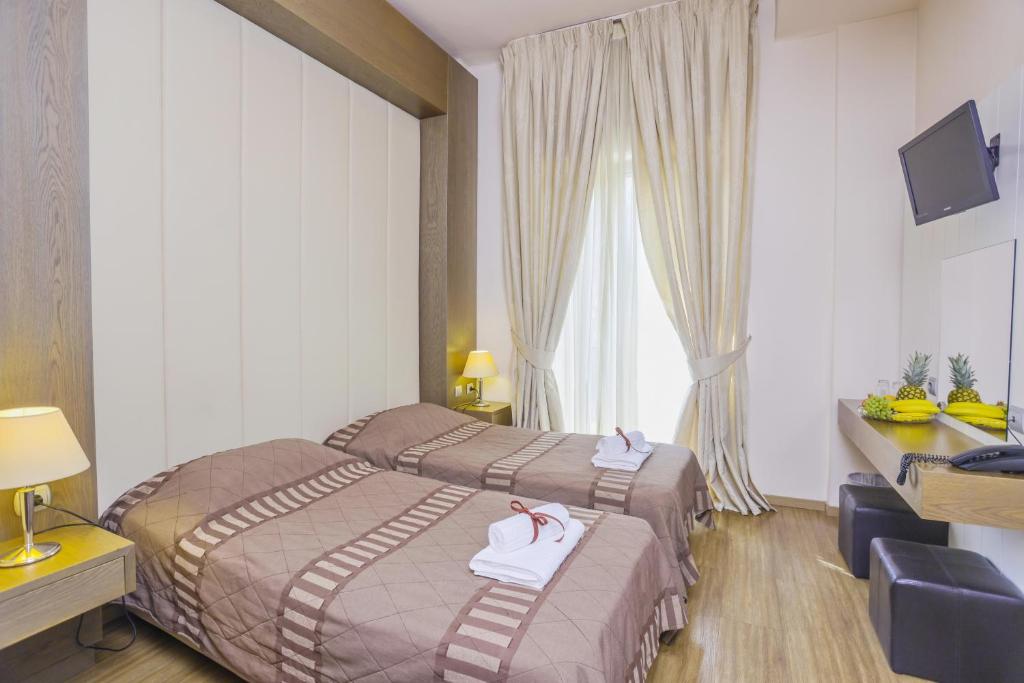 Postel nebo postele na pokoji v ubytování Aegeon Hotel