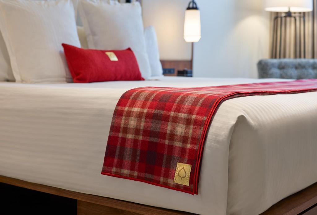 Postel nebo postele na pokoji v ubytování Limelight Hotel Aspen