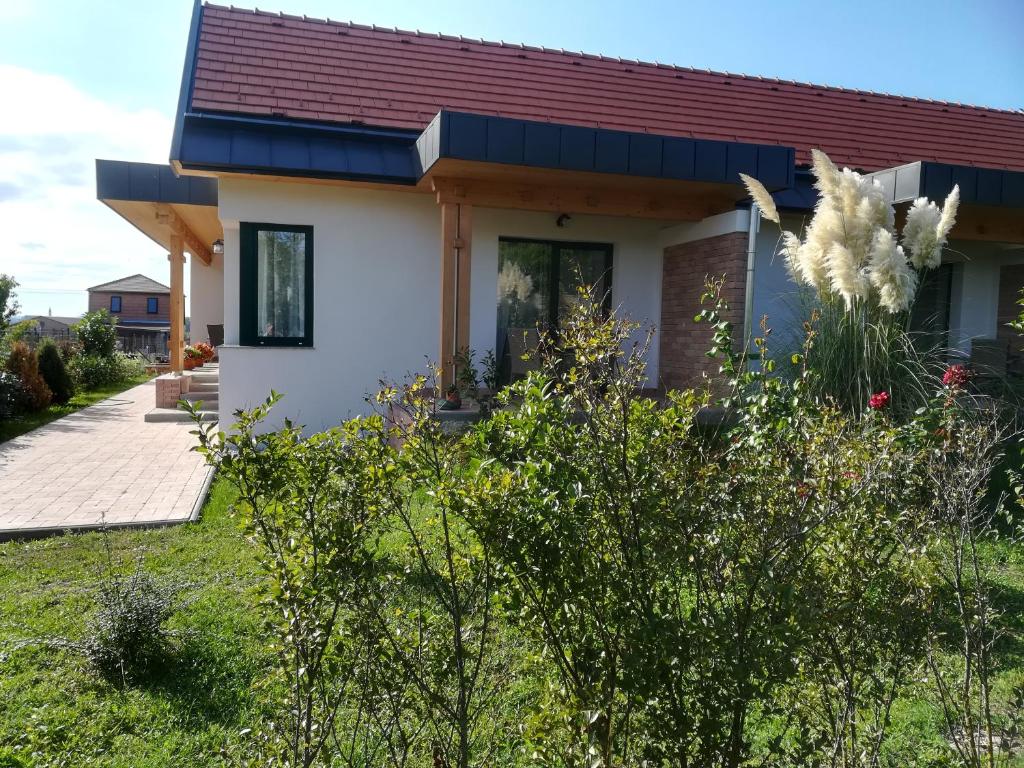 Ogród w obiekcie Edina Vendégház-Gyenesdiás