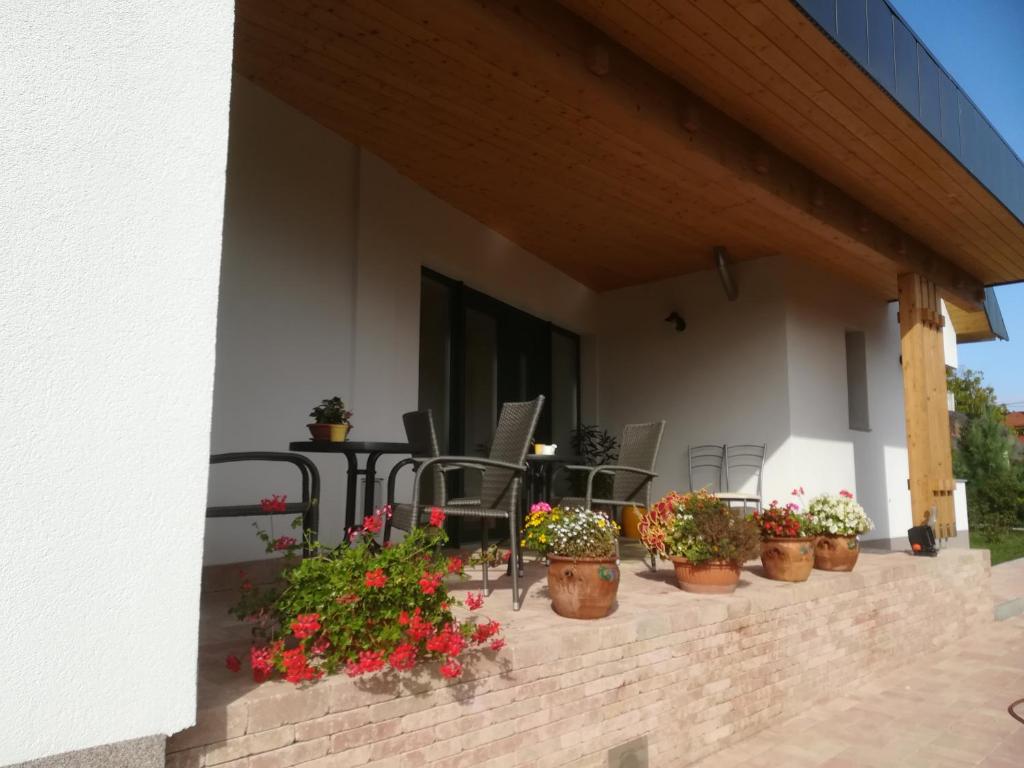 Balkon lub taras w obiekcie Edina Vendégház-Gyenesdiás