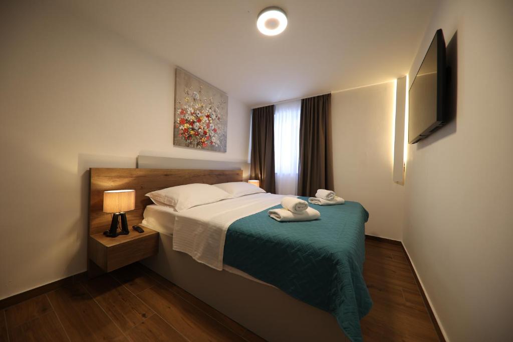 Posteľ alebo postele v izbe v ubytovaní Apartmani Diklo