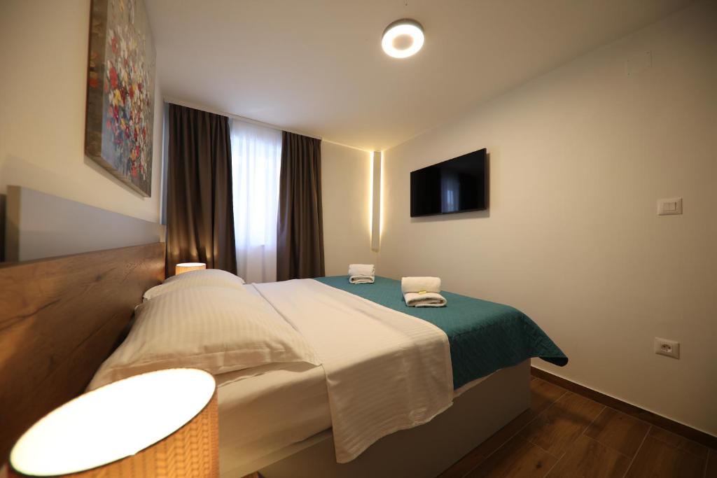Posteľ alebo postele v izbe v ubytovaní Apartmani Diklo