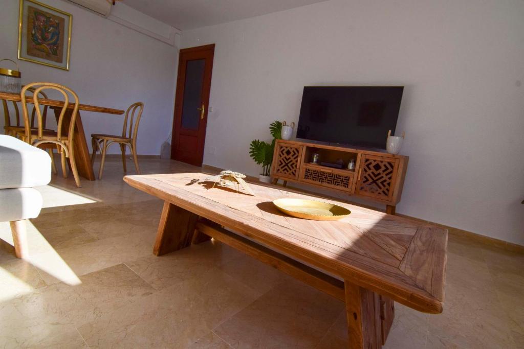 Televízia a/alebo spoločenská miestnosť v ubytovaní Letmalaga River Views