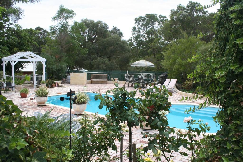 Rosebridge House Bed & Breakfast Adult Retreat - The Summer King Suite With Spa Bath