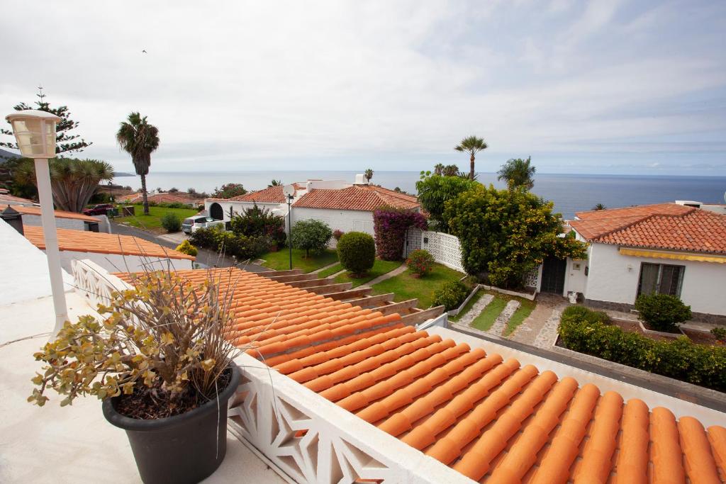 vista dal tetto di una casa di CHALET ADOSADO CON TERRAZA Y AZOTEA a Los Realejos