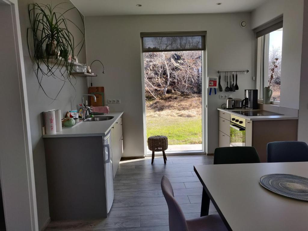 Kuchyň nebo kuchyňský kout v ubytování Mývatn apartments