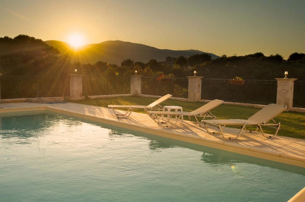 Bazén v ubytování superb villa with private pool peaceful location nebo v jeho okolí