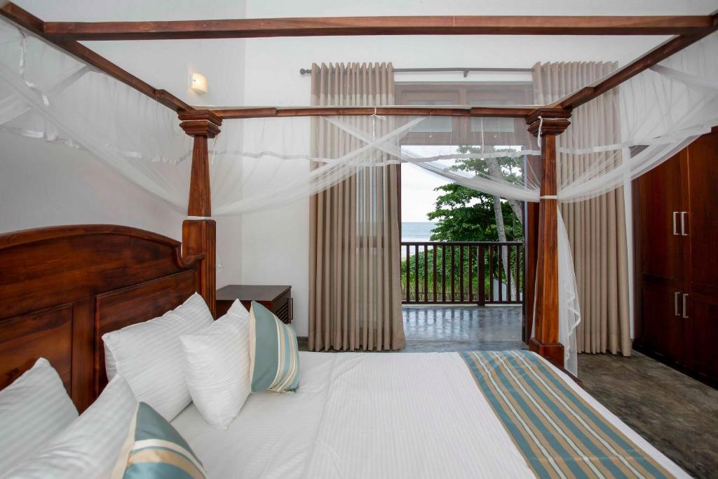 360 Surf Weligama Bay