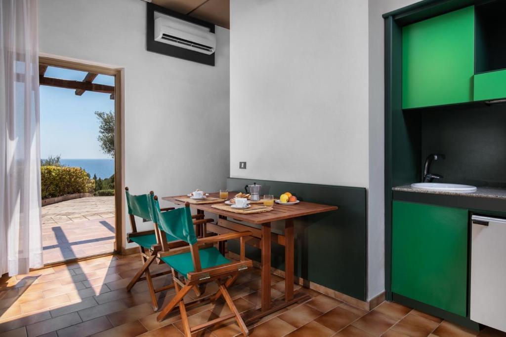Kuchyň nebo kuchyňský kout v ubytování Eco Village Baia Delle Ginestre