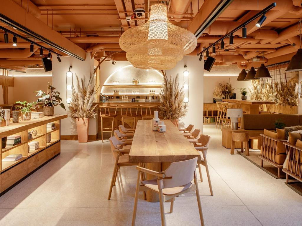 a dining room with a table and chairs at Wren Urban Nest in Dublin