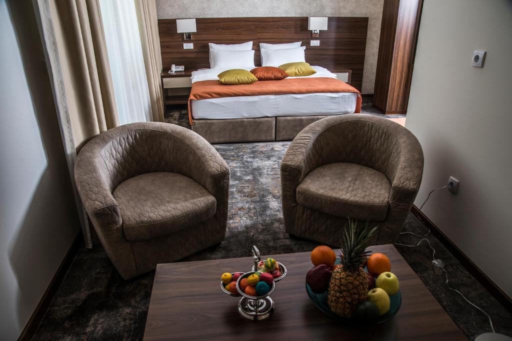 Postel nebo postele na pokoji v ubytování Hotel Marshal Garni