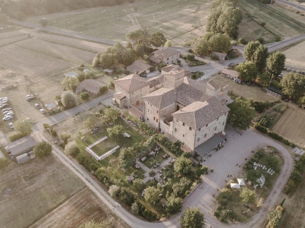 an aerial view of a large house with a yard at Abbazia Sette Frati Agriturismo Fratres in Pietrafitta