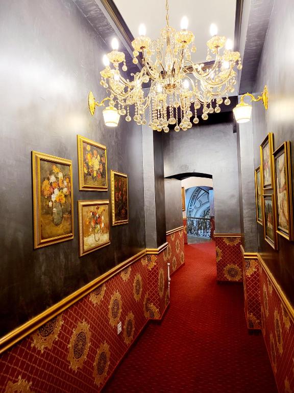 NF Palace Old City Bucharest - Resim 22