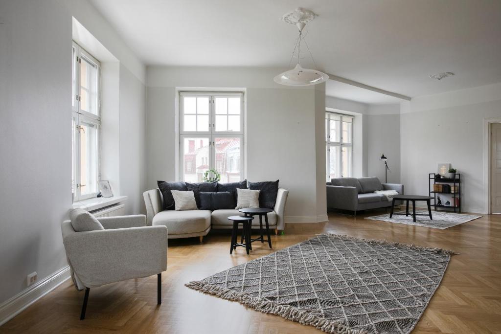 2ndhomes Grand Luminous 150m2 2BR apartment in Eira