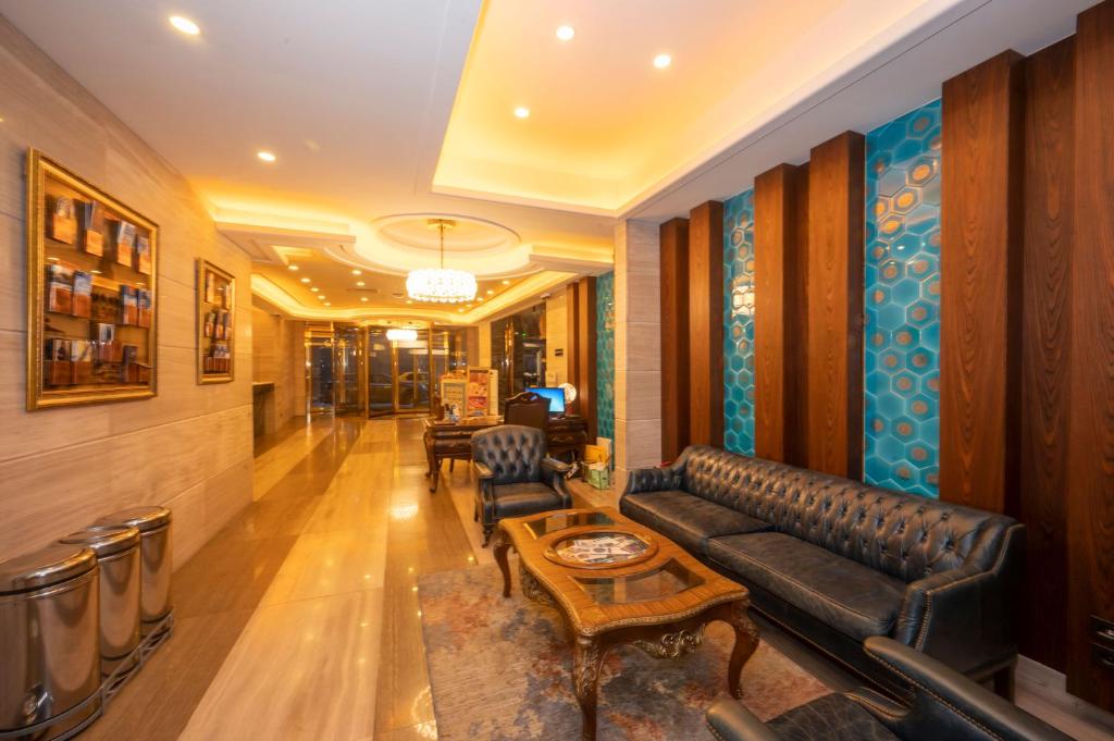 Posezení v ubytování Ramada By Wyndham Istanbul Pera Taksim