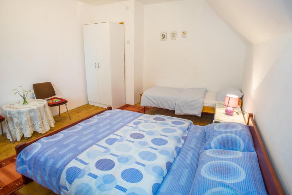 Postel nebo postele na pokoji v ubytování Family farm Jezera