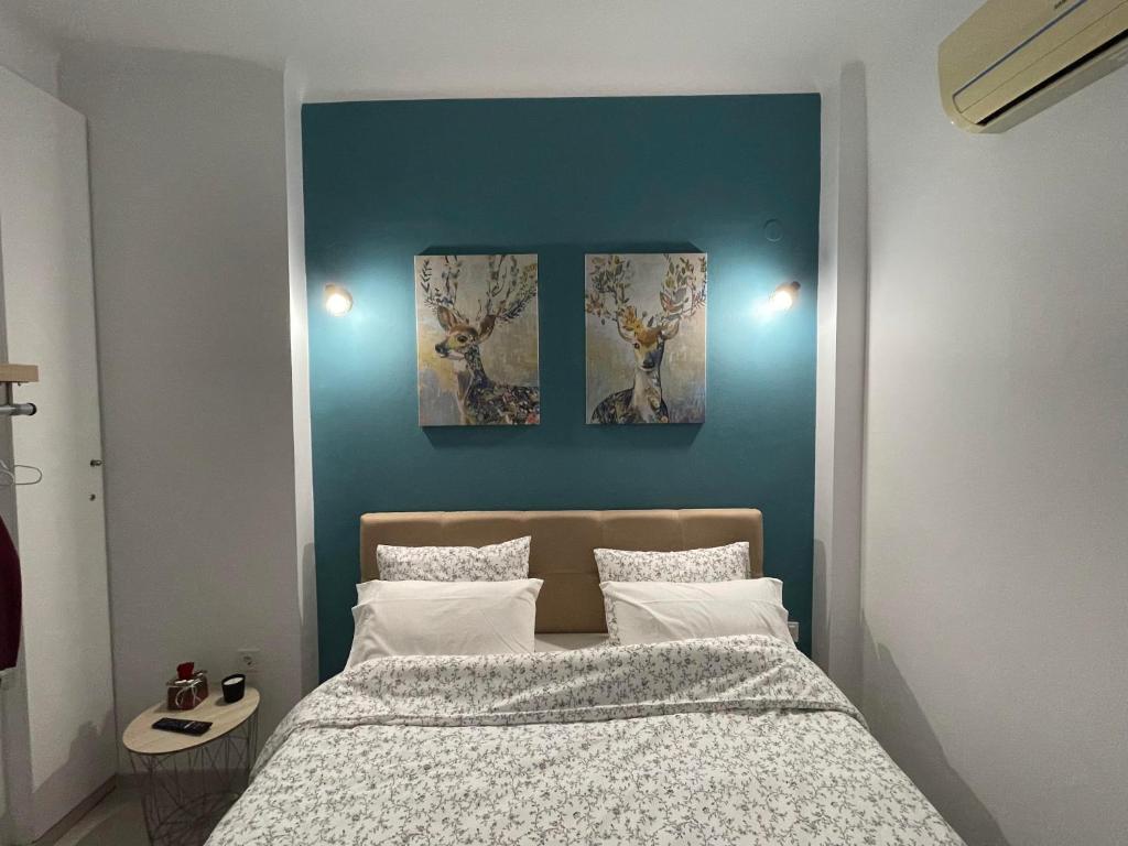 Łóżko lub łóżka w pokoju w obiekcie 1BD - Deer Traveler Central Apt