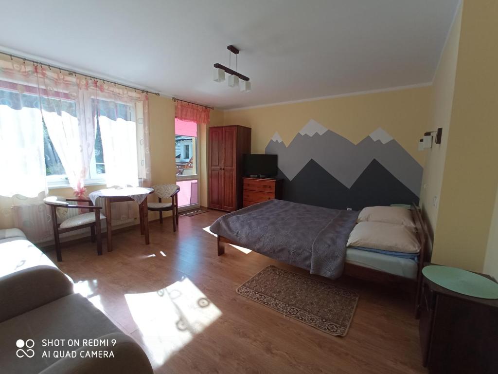 Postel nebo postele na pokoji v ubytování POKOJE GOŚCINNE "DOMINIK"