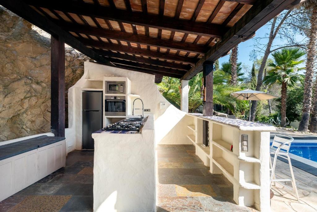 Bazén v ubytování Villa Palmeras Sitges Hills nebo v jeho okolí