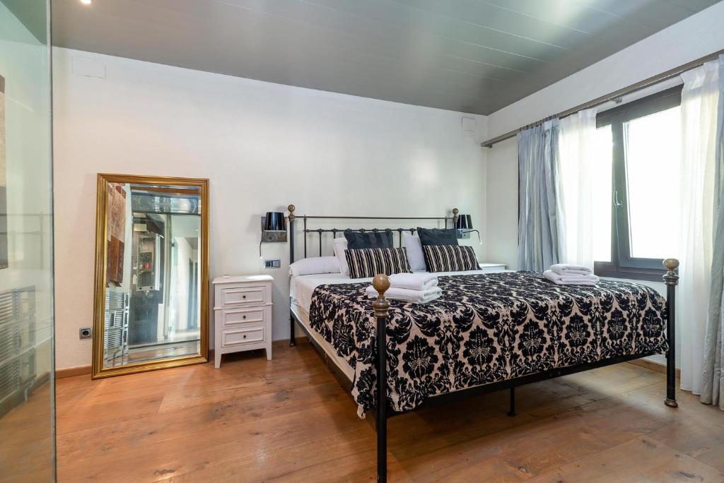 Postel nebo postele na pokoji v ubytování Villa Palmeras Sitges Hills
