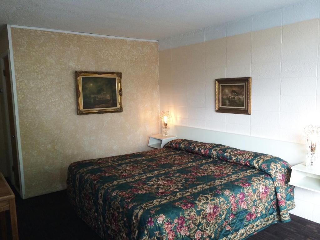 Postel nebo postele na pokoji v ubytování Windsor Motel