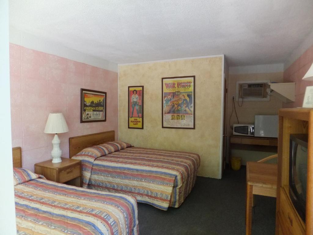 Postel nebo postele na pokoji v ubytování Windsor Motel