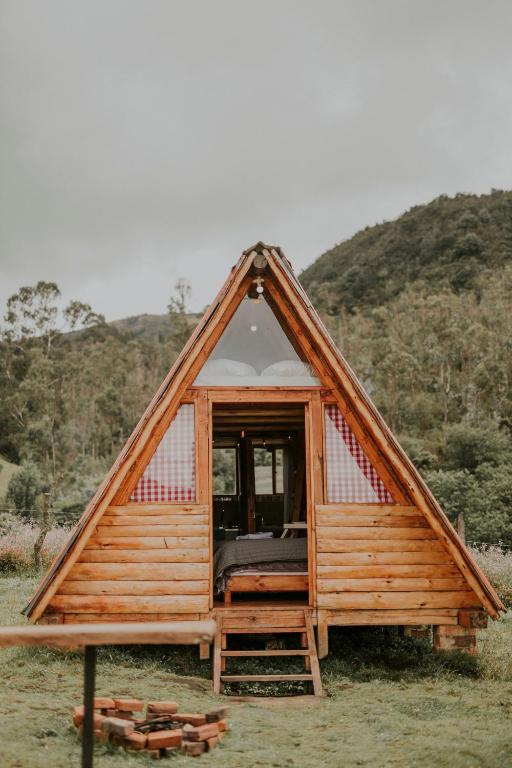 Glamping y cabañas en Neusa Cundinamarca - Sala Rei Com Vista Para O Lago