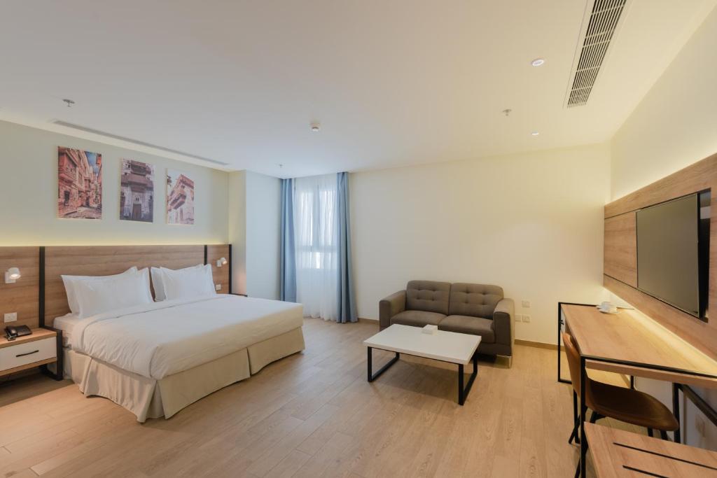 Hasanah suites - Deluxe King Room
