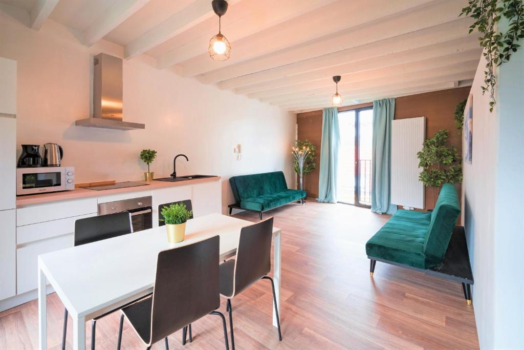 The Industrial Lodge - Two-Bedroom Apartment