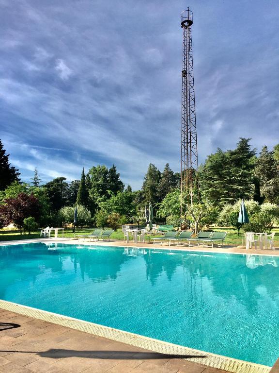 Bazén v ubytování Vecchio Faro Residence nebo v jeho okolí