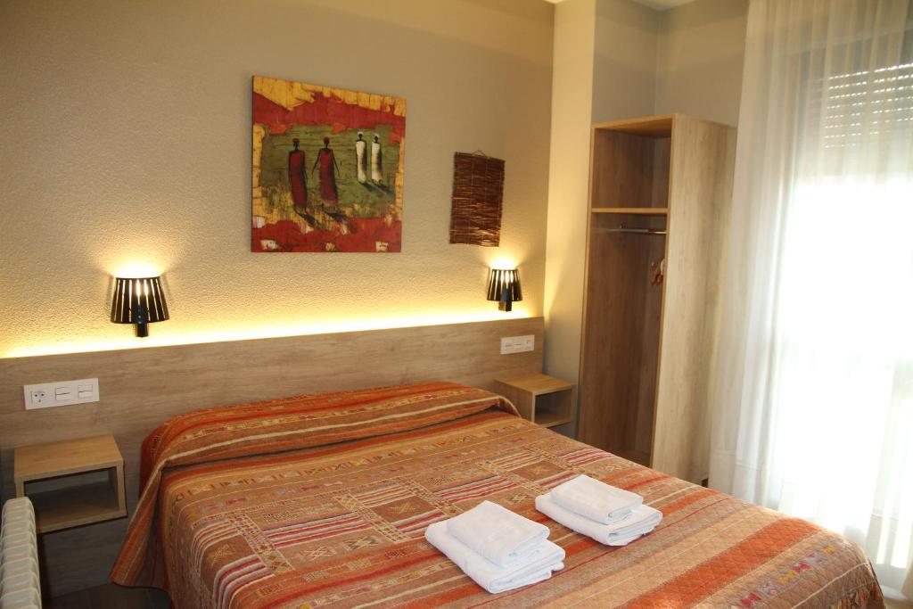 Postel nebo postele na pokoji v ubytování Hostal Acella