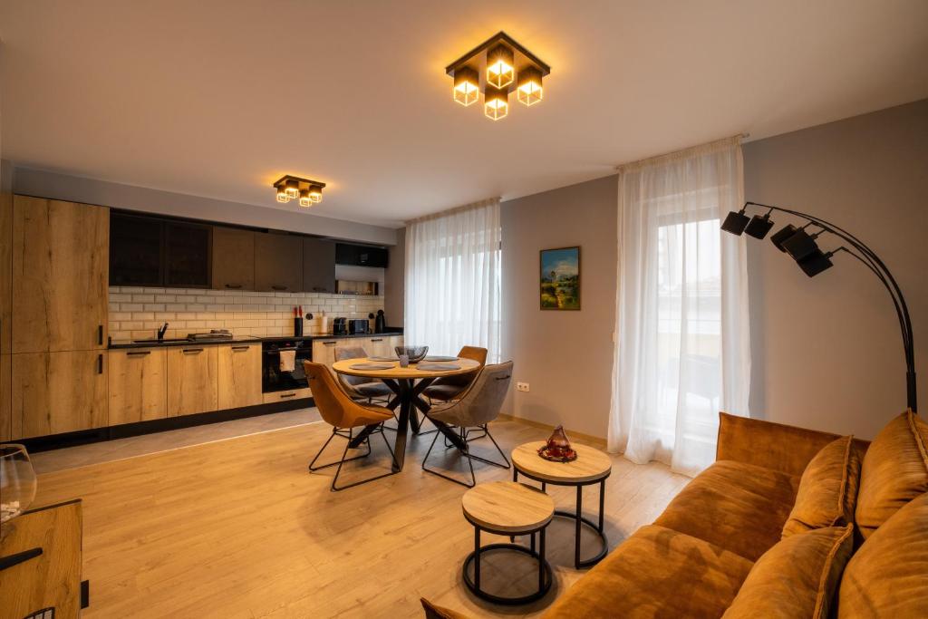 A kitchen or kitchenette at Apartment City Home