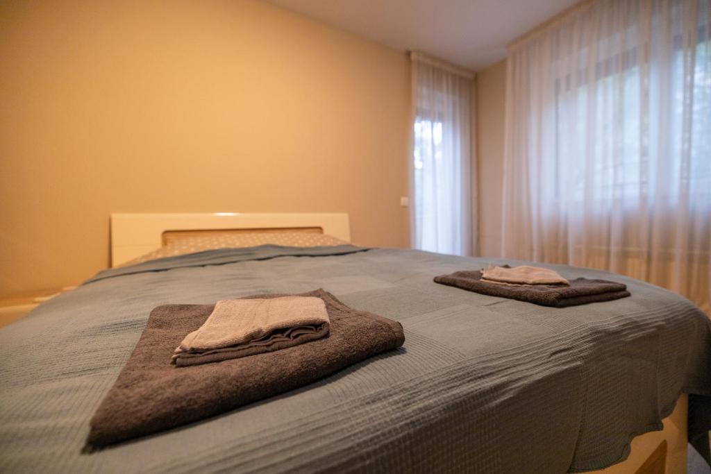 A bed or beds in a room at Apartment City Home