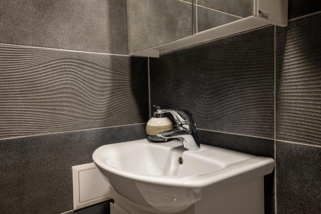 A bathroom at Apartment City Home