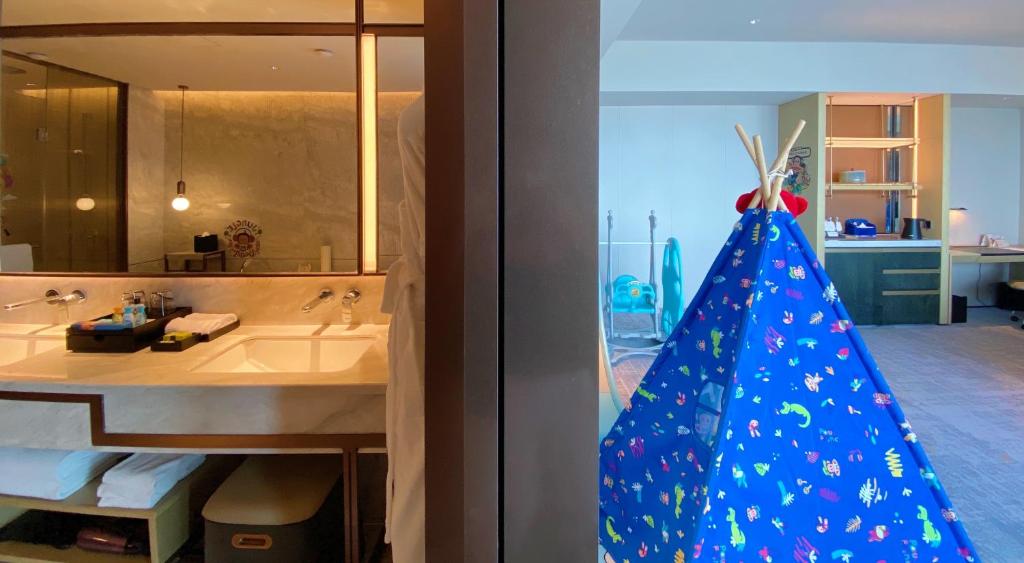 Kuchyň nebo kuchyňský kout v ubytování InterContinental Zhuhai by IHG