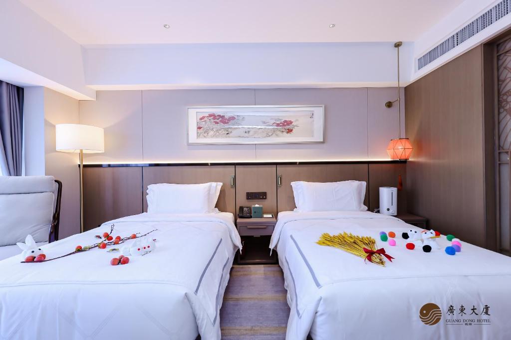 Postel nebo postele na pokoji v ubytování Beijing Guangdong Hotel