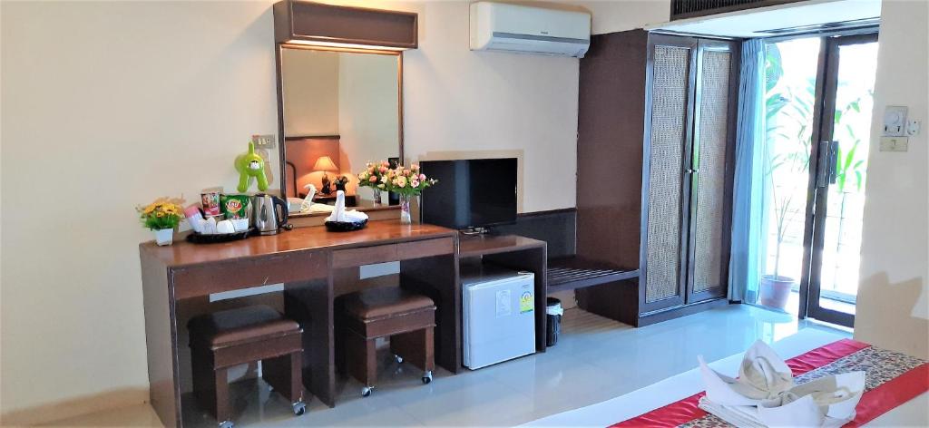 Shared lounge and restaurant area
