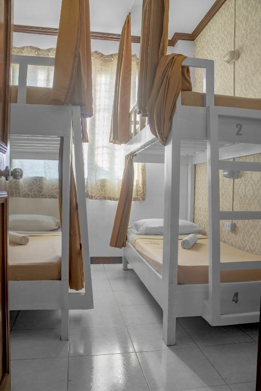 Postel nebo postele na pokoji v ubytování Davao Hub Bed and Breakfast