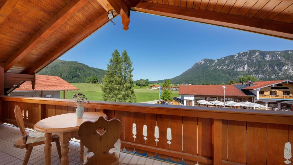 Nespecifikovaný výhled na hory nebo výhled na hory při pohledu z aparthotelu