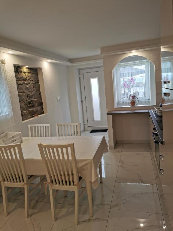Fotografie z fotogalerie ubytování APARTMA KANTINA v destinaci Ankaran