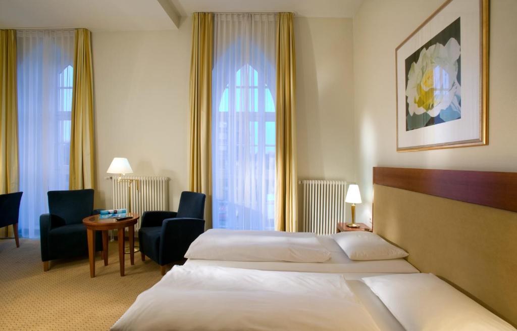 Postel nebo postele na pokoji v ubytování Novotel Hildesheim