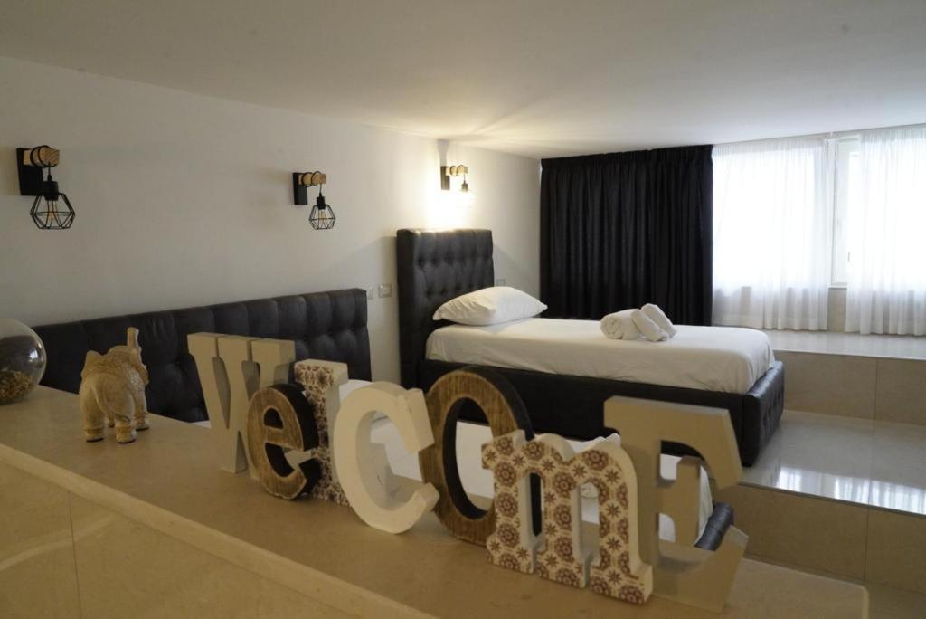 Ένα ή περισσότερα κρεβάτια σε δωμάτιο στο Na-Polì casa vacanze