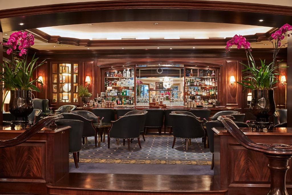 O lounge ou bar de Steigenberger Icon Frankfurter Hof