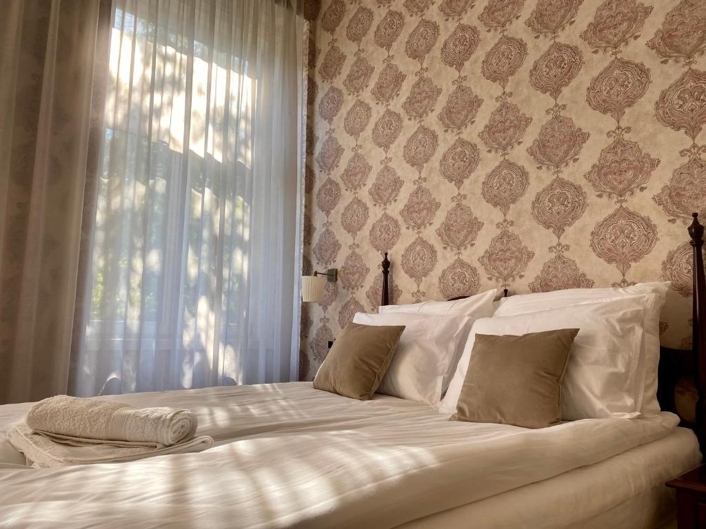 Posteľ alebo postele v izbe v ubytovaní OPERA16 Guestrooms