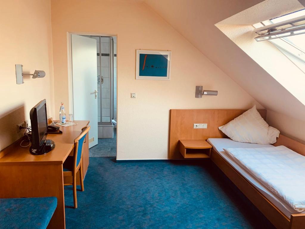 Hotel Montan - Single Room