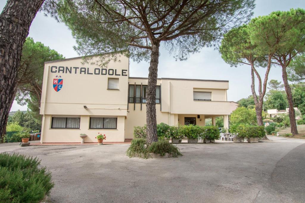 a building with the words central eclipse on it at Hotel Cantalodole in Magione