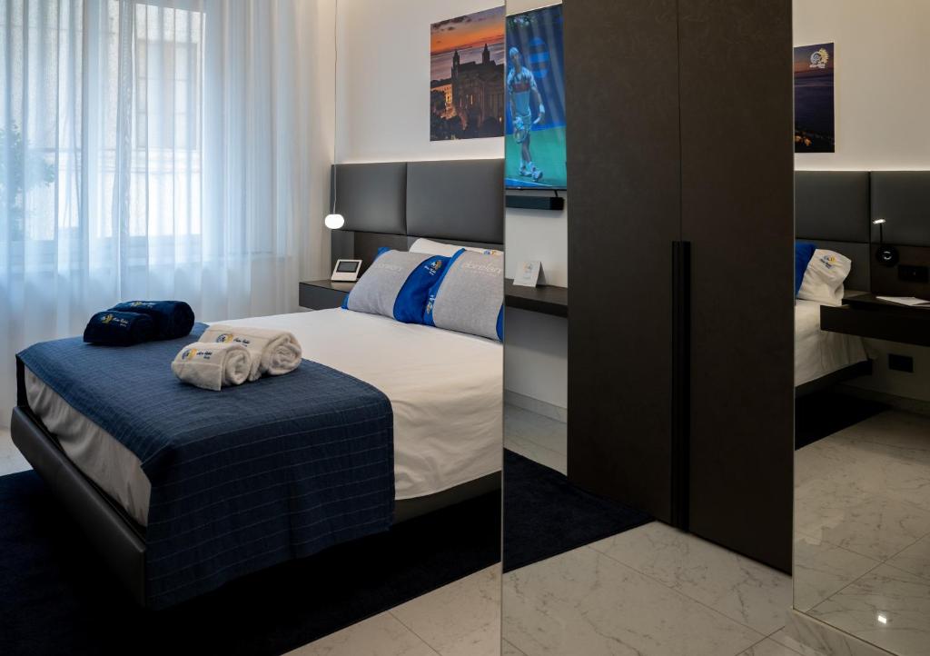 Postel nebo postele na pokoji v ubytování BM SUITES CEFALU