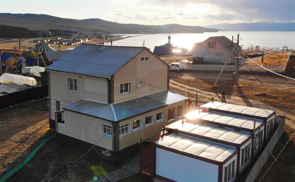 フジュルにあるStar of Baikalの灯台の上景