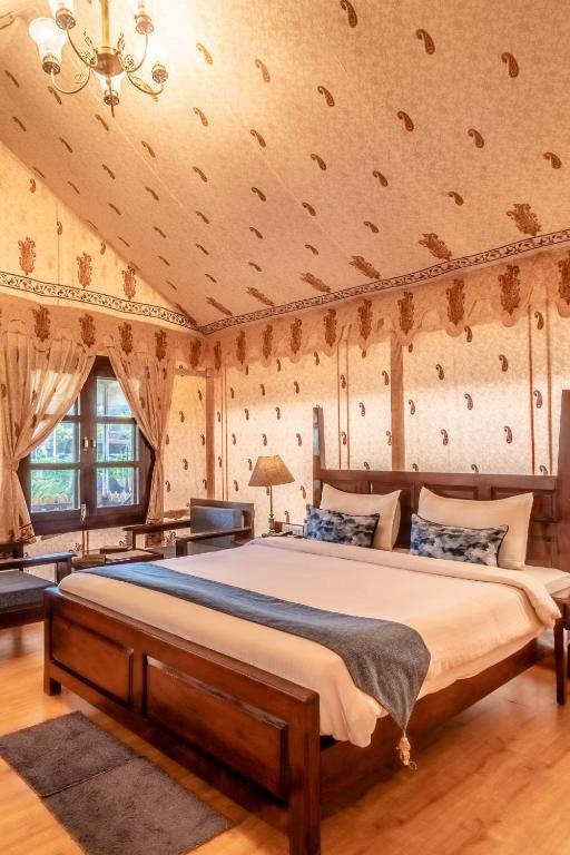 Postel nebo postele na pokoji v ubytování Rawai Luxury Tents Pushkar